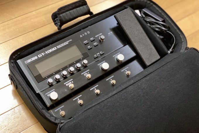 ソフトケースに収納したGT-1000